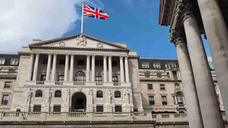 رفع بنك إنجلترا أسعار الفائدة