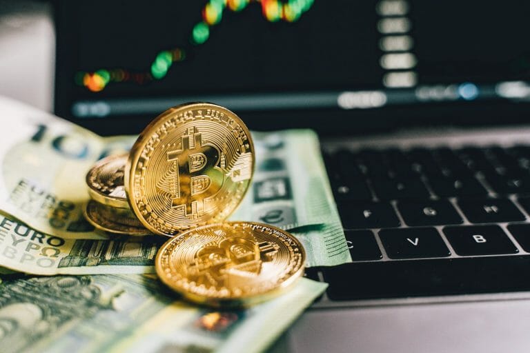 ما مصير عملة  Bitcoin؟ انهيار ام اقلاع !؟