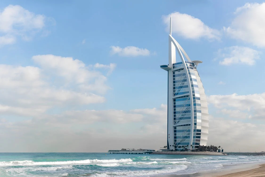 انتعاش الاقتصاد الإماراتي بقوة مع استمرار الأعمال الجديدة في الارتفاع