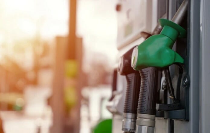 أسعار البنزين والديزل في الإمارات تنخفض في أكتوبر