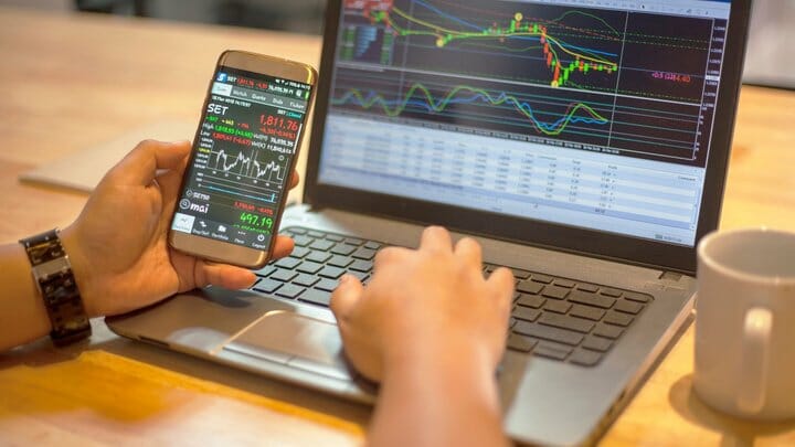 الأدوات والتقنيات والأوامر التي يمكن استخدامها لإدارة الخسائر في سوق الأسهم