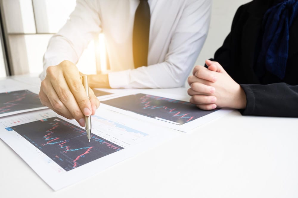 الوسيط المالي